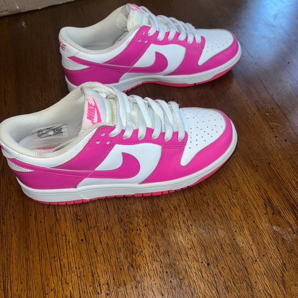 Nike Dunks | Pink and White | Big Kids Boys 6Y | US Women’s 7.5